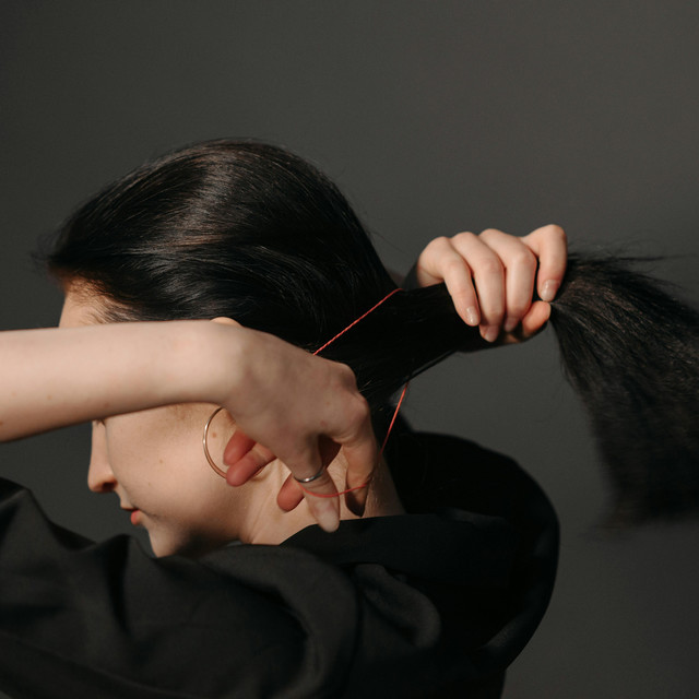 Cara Mengikat Rambut Tanpa Meninggalkan Bekas Lipatan