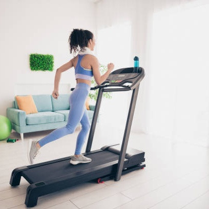4 Kesalahan Pakai Treadmill yang Bikin Lutut Gampang Cedera