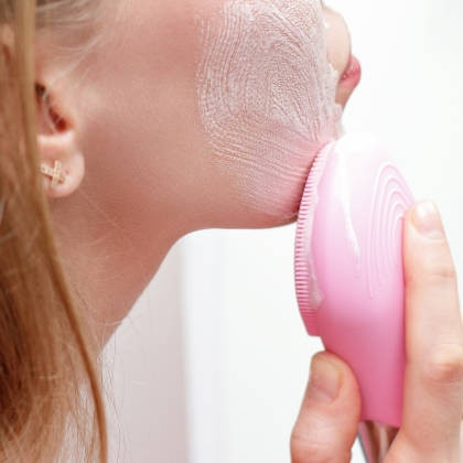 Cara Memakai Face Cleansing Brush agar Pembersihan Maksimal