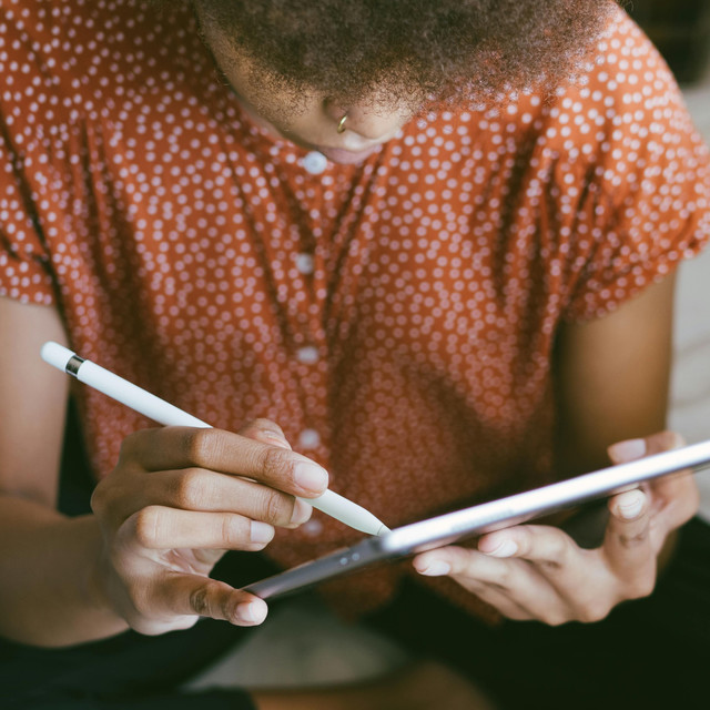 6 Manfaat Stylus Pen untuk Tingkatkan Produktivitas Tablet Kamu