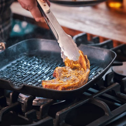 Grill Pan untuk Apa? Ini Kelebihan dan Tips Penggunaannya