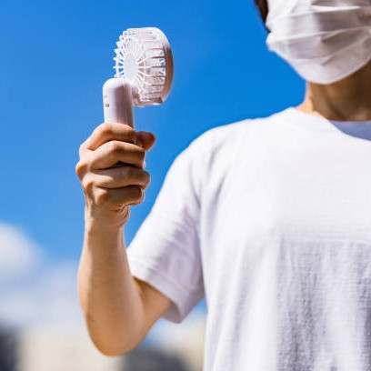 5 Kipas Angin Mini Portable Angin Kencang yang Praktis Dibawa