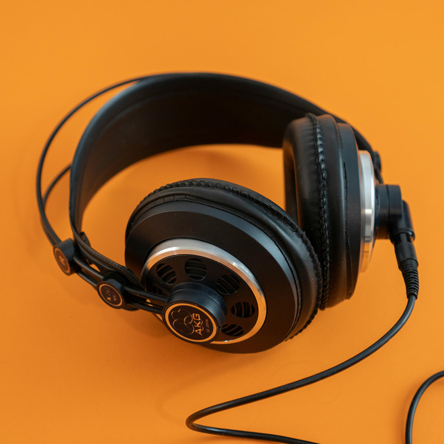 TWS vs Headphone Kabel, Mana yang Paling Cocok untuk Kamu?