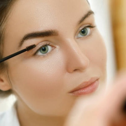 Tips Pakai Maskara Biar Nggak Ngegumpal 