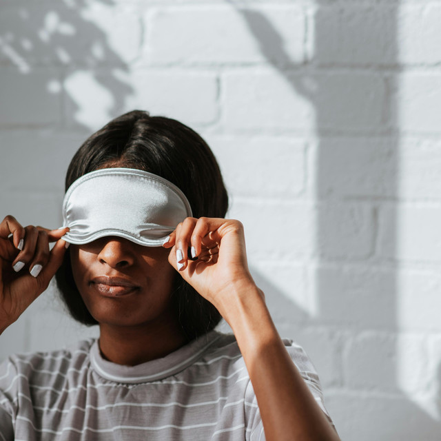 Bye-bye Jet Lag! Bagaimana Penutup Mata Bisa Menyelamatkan Jadwal Tidurmu