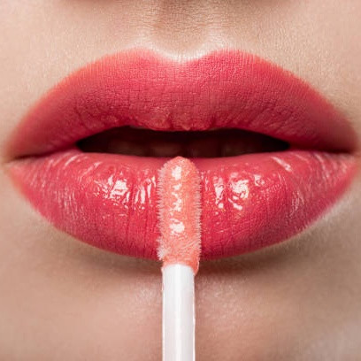 Cara Pakai Lip Gloss Setelah Lipstik agar Bibir Lebih Plumpy
