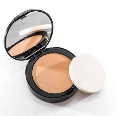 Salah Pilih Powder Foundation? Ini Kesalahan yang Harus Dihindari