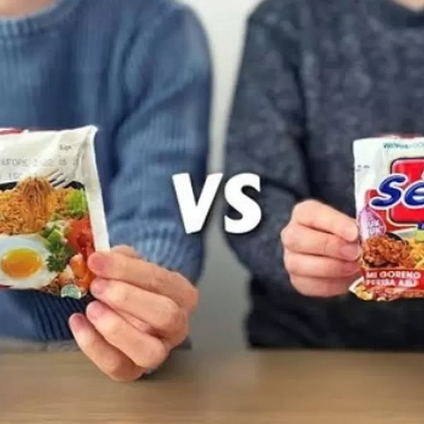 Sama-sama Enak Tapi Kenapa Tim Indomie dan Mie Sedaap Nggak Pernah Akur? Ini Alasannya
