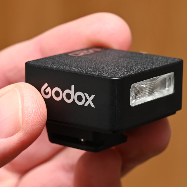 GODOX IM20 Mini Flash Camera Rekomendasi Flash Kamera Mungil yang Gokil!