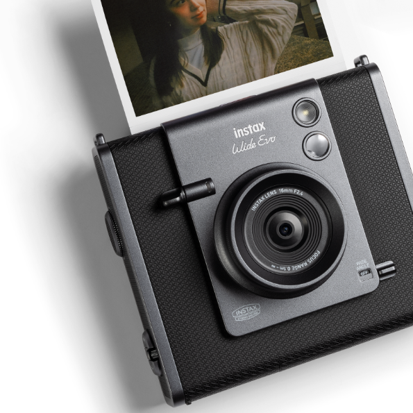 Analisis Fujifilm Instax Wide Evo Instant Film Camera & Smartphone Printer