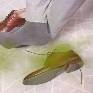 Kaos Kaki Ngantor Cepet Bau? Kenali Penyebab dan Cara Mengatasinya