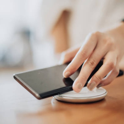 Dilema Wireless Charger, Praktis Sih tapi Benar Bikin HP Panas?