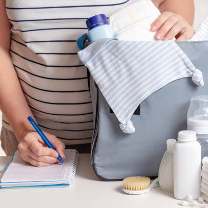 Daftar Barang di Tas Diaper yang Wajib Dibawa Saat Jalan-jalan