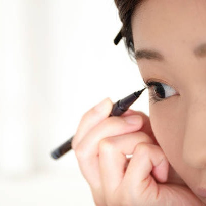 5 Kesalahan Pakai Eyeliner yang Bikin Hasil Berantakan