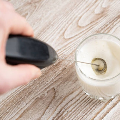 5 Trik Rahasia Pakai Hand Mixer Mini Agar Foam Tebal