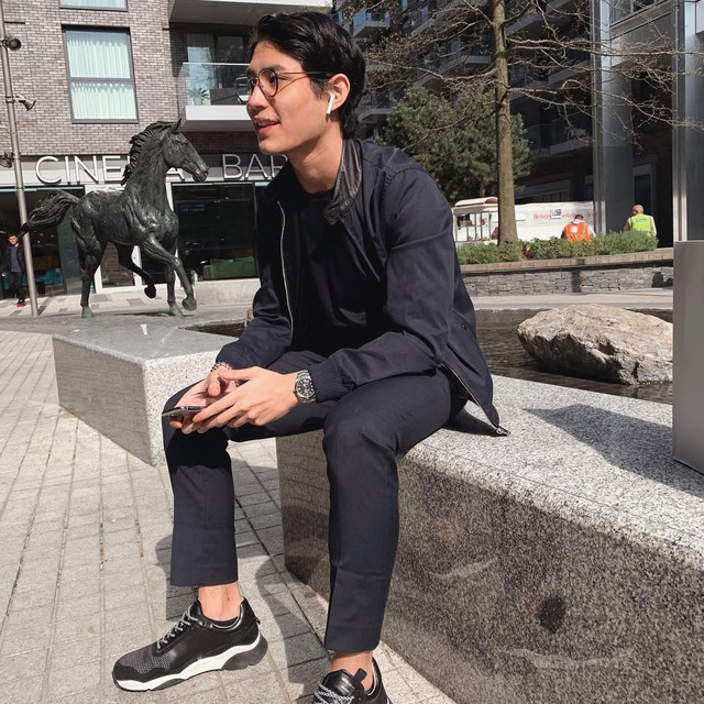 Ide Outfit Ala Teuku Rassya, Tetap Santai tapi Rapih hingga Casual