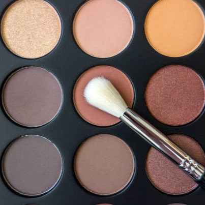 6 Kesalahan Eye Shadow yang Bikin Makeup Terlihat Berantakan