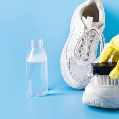 Tips Mencuci Sepatu Sesuai Bahannya