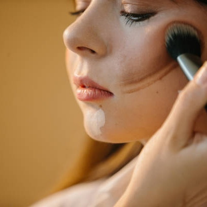 Contour Gak Sesuai Bentuk Wajah? Ini Cara Memperbaikinya