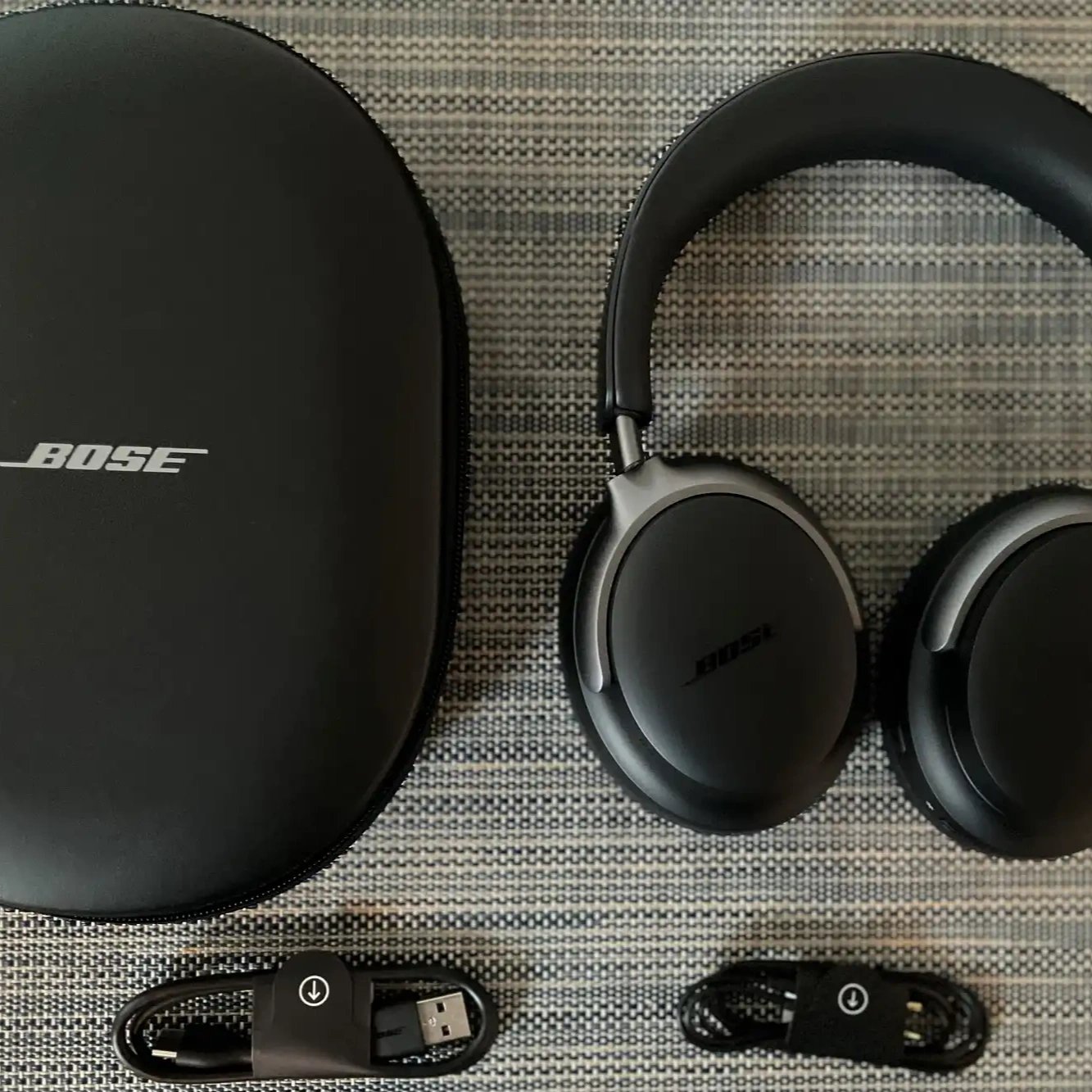 Bose QuietComfort Ultra: Raja Baru ANC yang Bikin Dunia Serasa 'Mute'!