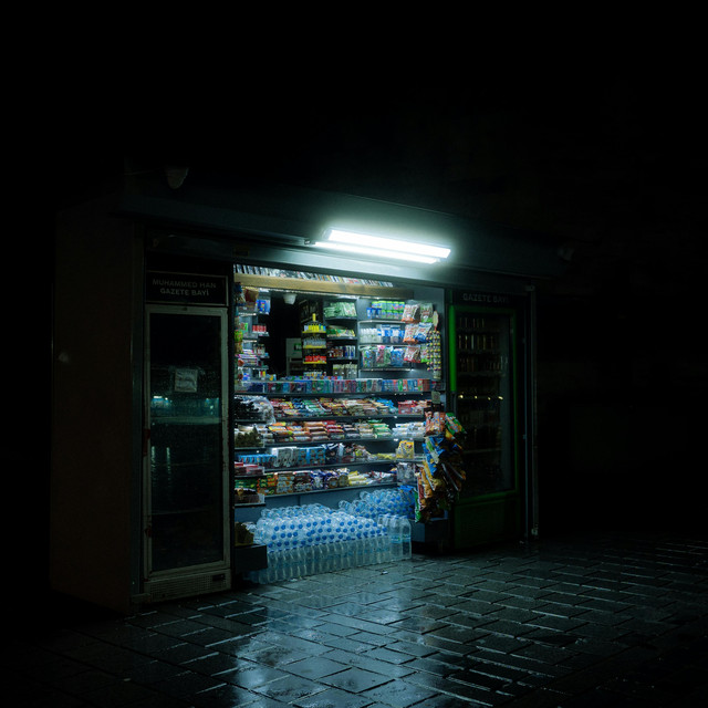 Tips Mengatasi Mati Lampu untuk Usaha Rumahan dan Ruko, Pilih UPS atau Genset?