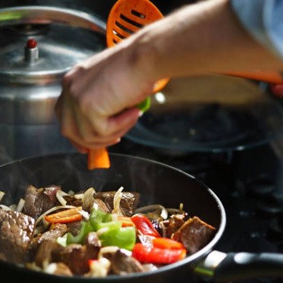 5 Cara Benar Mencuci Wajan Anti Lengket Tanpa Merusak Lapisannya