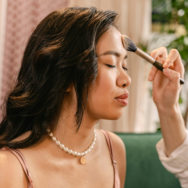 Tips Makeup Natural ala Selebriti, Intip Gaya Flawless Syifa Hadju