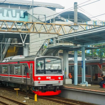 Perbandingkan Biaya Naik KRL vs Kendaraan Pribadi di Jabodetabek 2026