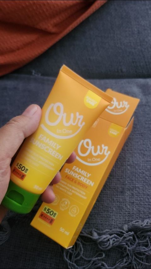 Our In One Family Sunscreen SPF50 PA++++ Barrier Expert Lembab - Glowing-Sensitif & Bayi Anak Dewasa Image7