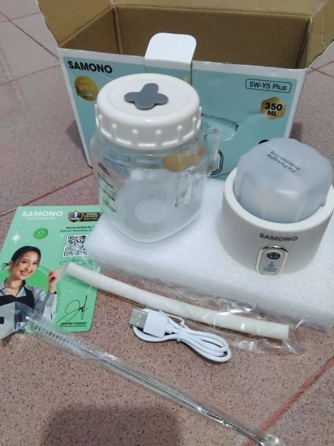 SAMONO Portable Juicer 6 Mata Pisau Stainless Steel Food Grade Blender Jus Buah Mini 350ml Wadah Kaca Tebal Baterai 1500mAh 40W High Power Fast Juicing 15 Detik Botol Minum Portable Sedotan Silikon Garansi Resmi Y5 Plus Image9
