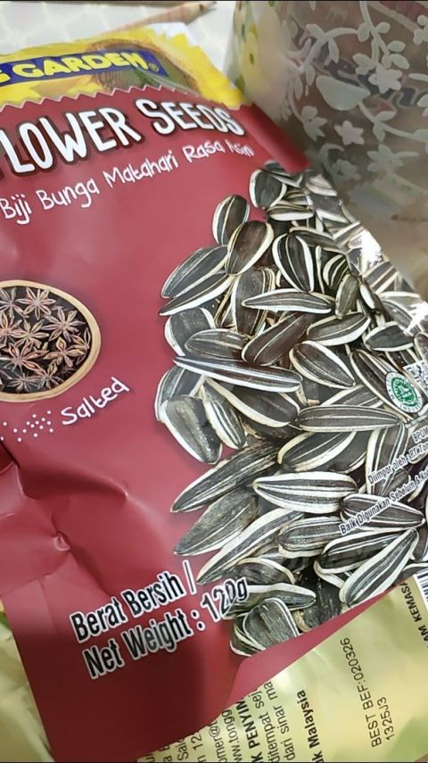 2 PCS - Tong Garden Salted Sunflower Seeds 120 gr Kuaci Jumbo Rasa Asin Aroma Kembang Lawang Image6