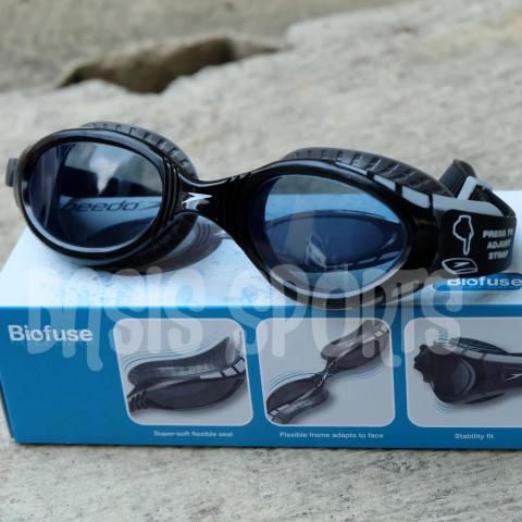KACAMATA RENANG SPEEDO FUTURA BIOFUSE FLEXISEAL BLACK SMOKE Image2