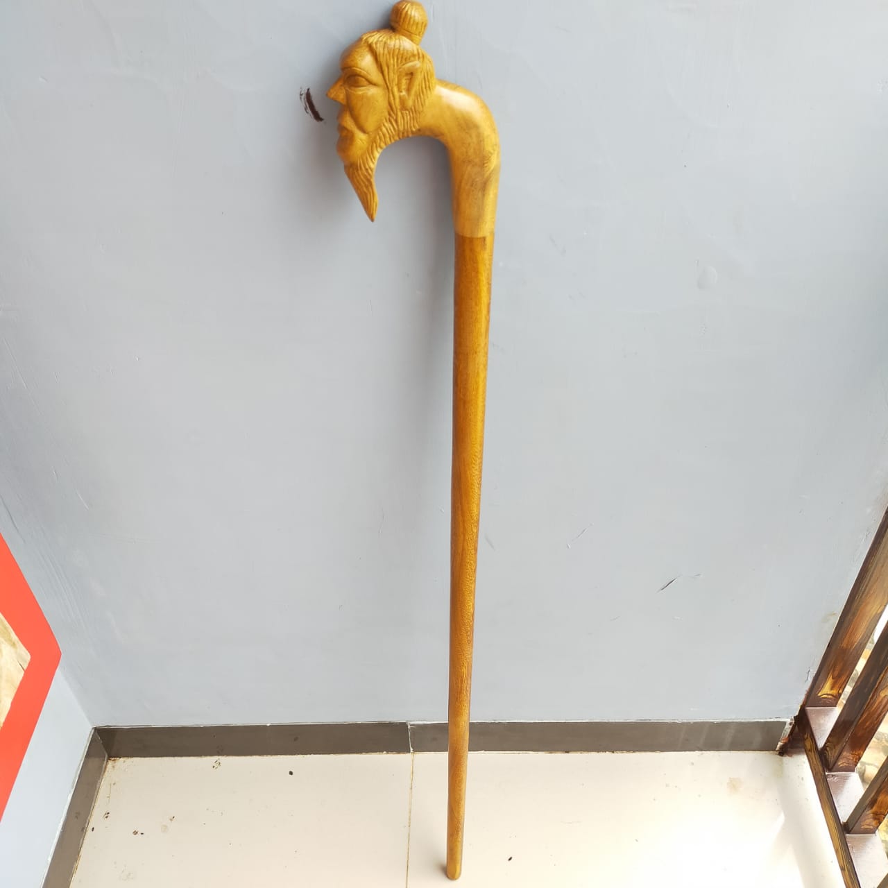 Tongkat jalan kesehatan kayu kelor emas ukir brasmana IN 166
