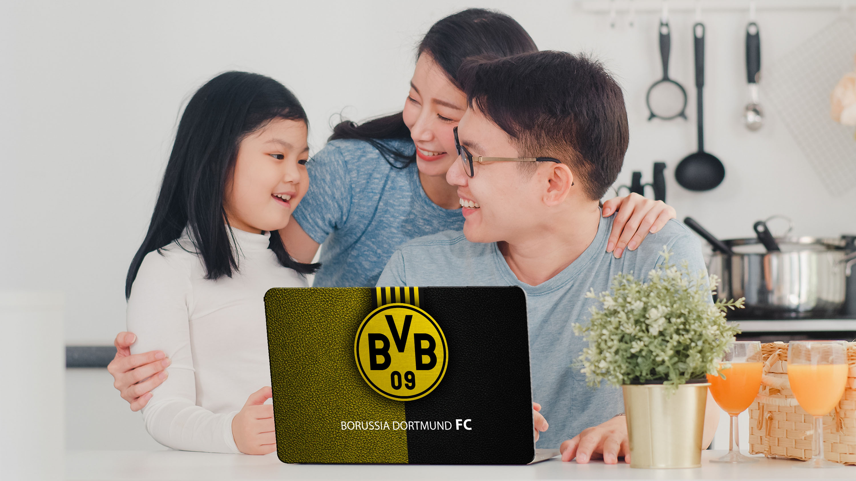 Garskin Laptop/Stiker Laptop Skin Cover Laptop Club Bola BVB Kreativa - Shopindo id