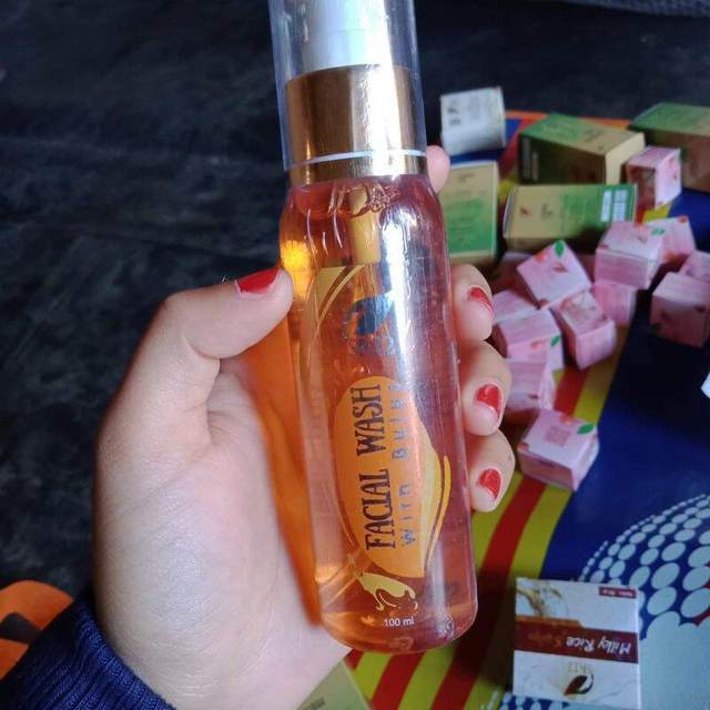 SR12 Facial Wash Bulus Membersihkan Kulit Wajah dari Kotoran Jenis Kulit Normal