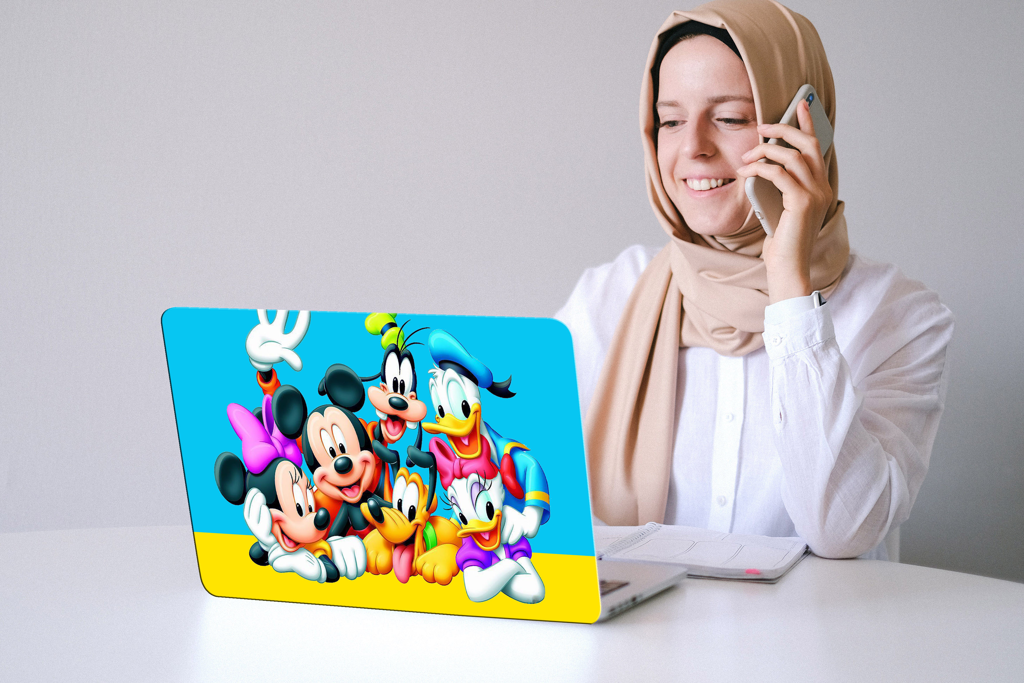 Garskin Laptop/Stiker Laptop Skin Cover Laptop Karakter Micky Minny & Friends Kreativa - Shopindo id