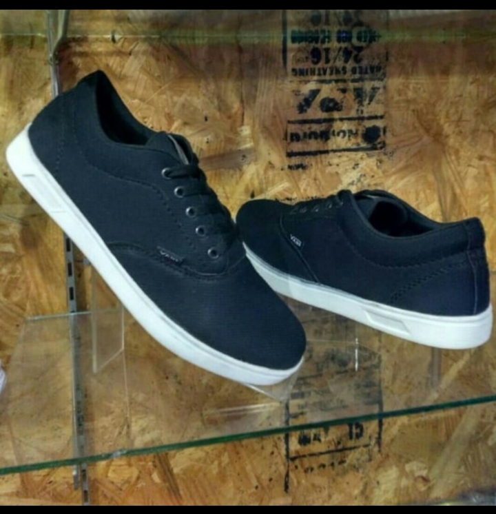 sepatu spot olah raga