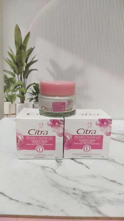 Citra Hazeline Pearly Glow UV 2 x 40g(2 Barang ).Pelembap Muka Pearly Glow UV 2 x 40g Menjadikan Kulit Wajah Tampak Lebih Cerah Mulus dan Bening Bercahaya