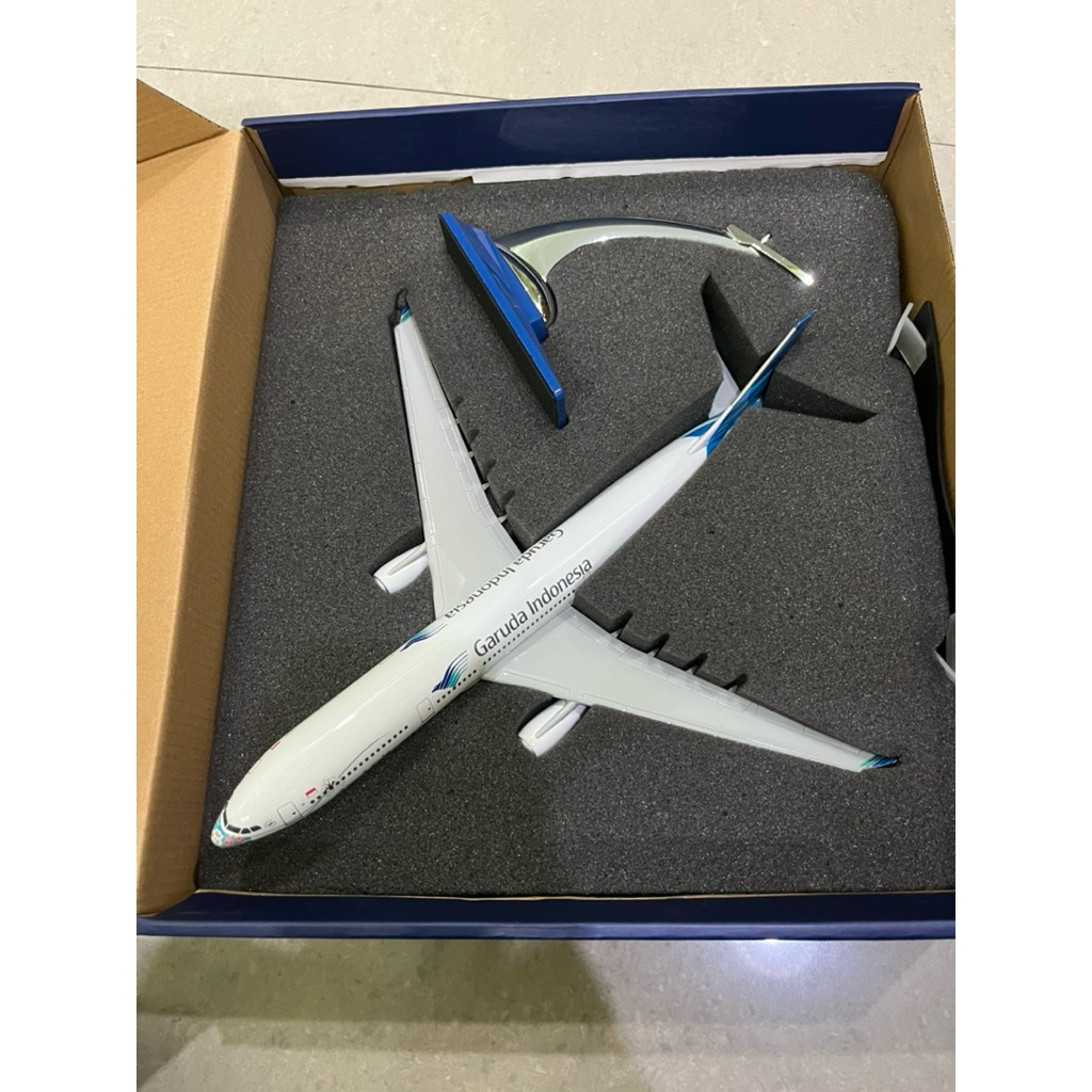 Jual Miniatur Garuda Indonesia A330 - 300 | Shopee Indonesia