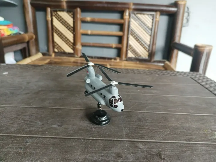 miniatur helikopter Boeing CH-47 Chinook abu abu | Lazada Indonesia