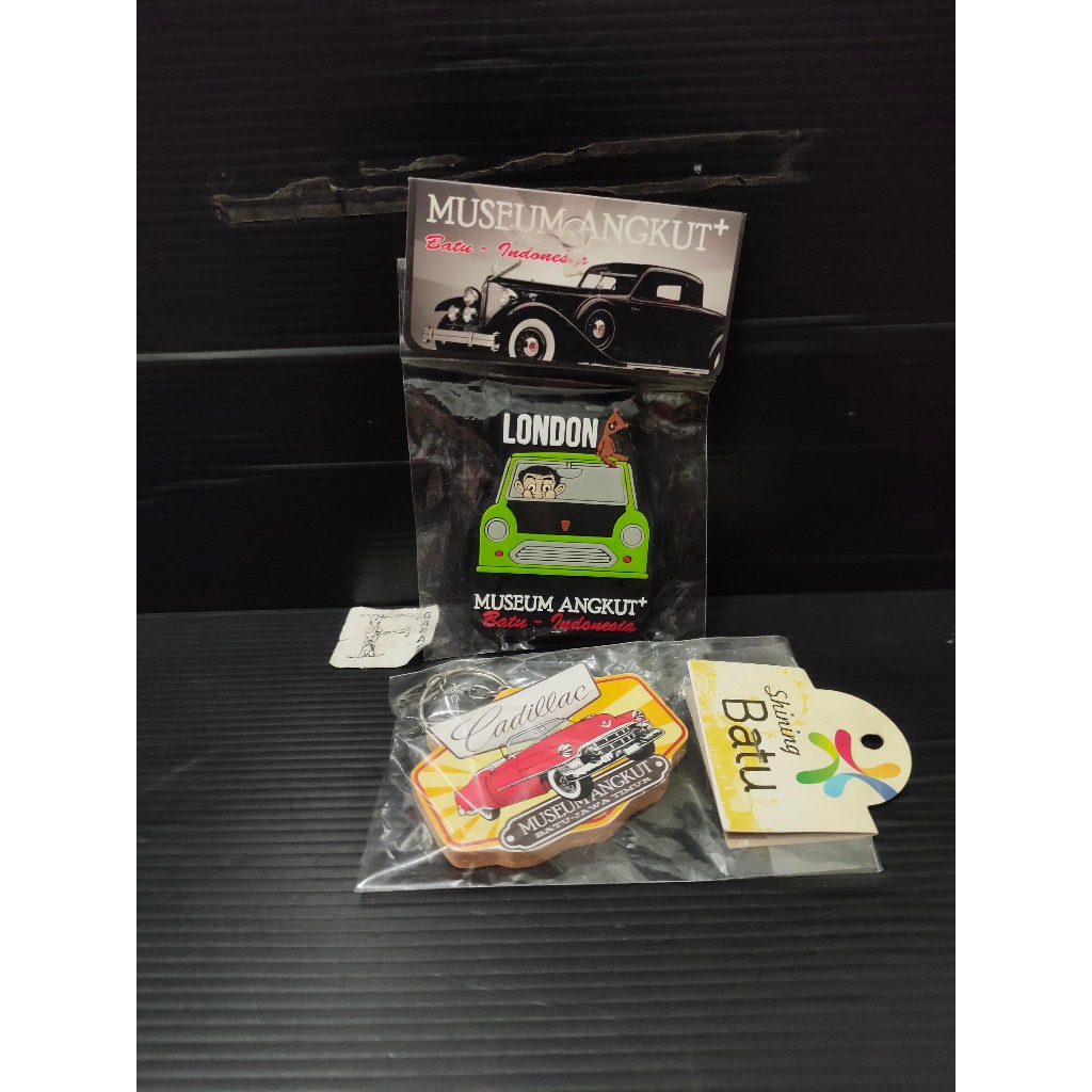 Jual Souvenir Museum Angkut Batu Malang Oleh Oleh Magnet Tempelan Kulkas Keychain Gantungan Kunci | Shopee Indonesia