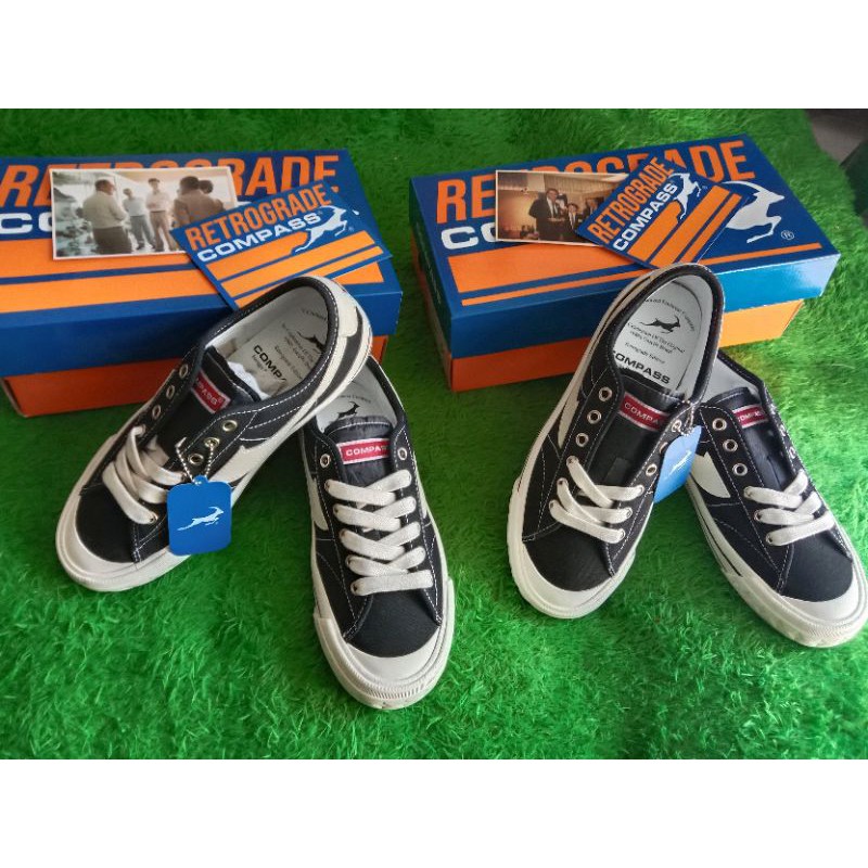 sepatu compass retrograde black white low 40