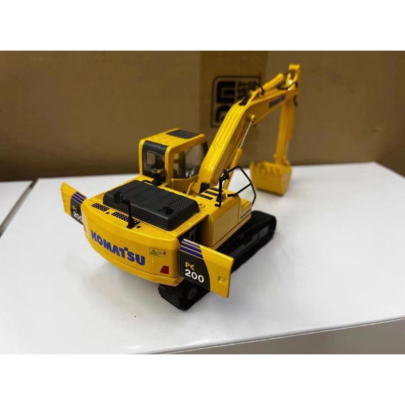 Jual Miniatur Alat Berat Excavator Komatsu PC200-8 MO | Shopee Indonesia